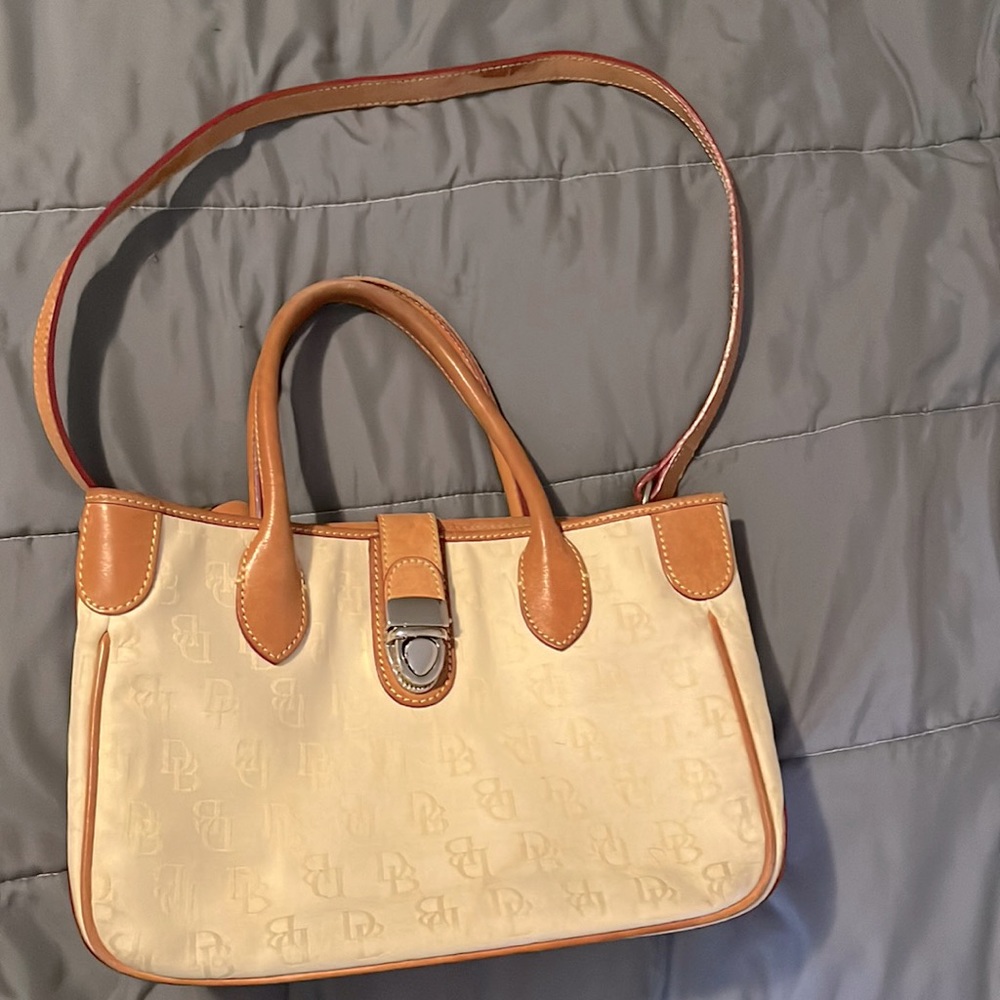 Dooney & Bourke purse cream